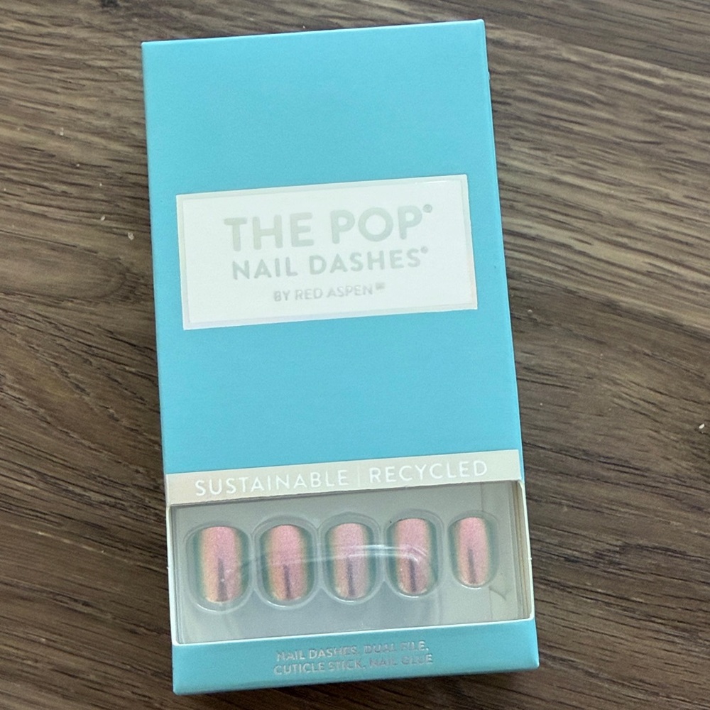 It’s going swimmingly Sigrid Red Aspen The Pop Nail Dashes - Pink Press-On Nails
